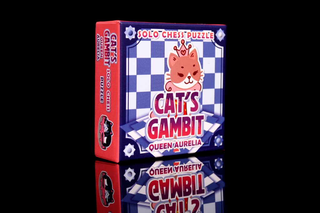 A box for the board game 'Cat's Gambit: Queen Aurelia', featuring a cartoon cat with a crown on a chessboard background.